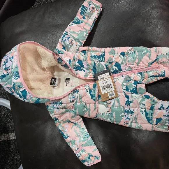 Infant North Face snowsuit - Picture 1 of 3
